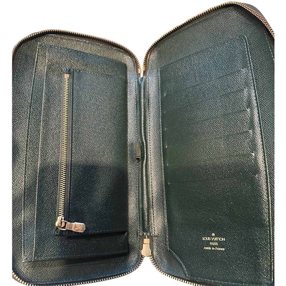 Louis Vuitton Green Epi Taigia Travle wallet